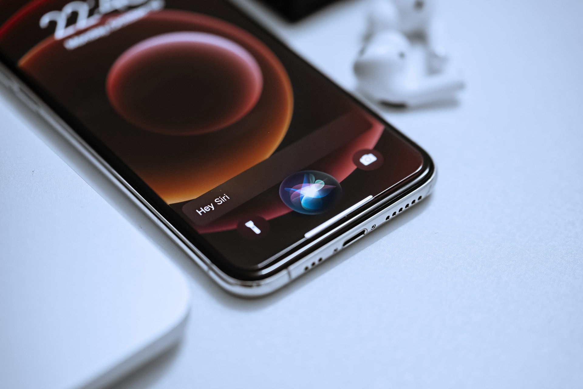Das Siri-AI-Paradoxon: Wie ein EU-Gesetz den Datenschutz aushebelt, den ein anderes verspricht